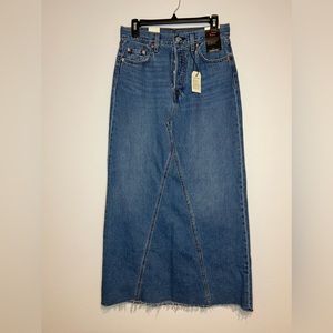 Levi’s Long Denim Skirt - Size 26